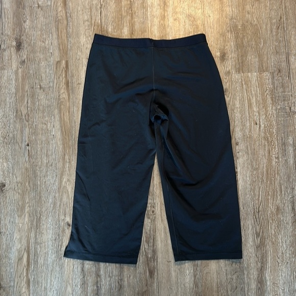 ADIDAS BERMUDA SHORTS SIZE(XL) - Picture 5 of 5